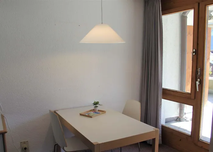 אכסניה - Elements *