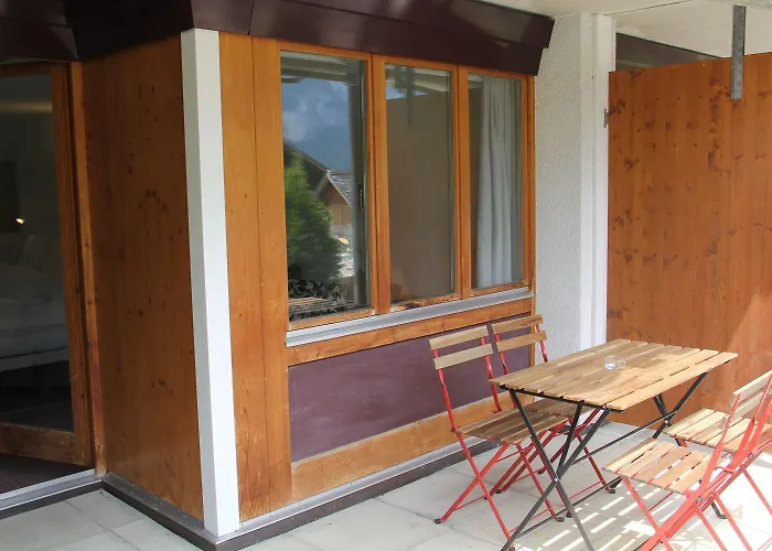 - Elements אכסניה גרינדלוולד