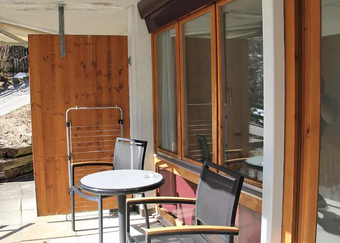 אכסניה - Elements *